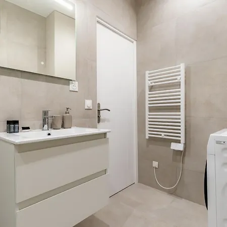 Elegant 3-bedroom In The Heart Of Historic Apartment Paris