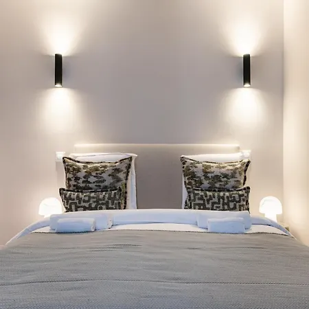 Apartment Elegant 3-bedroom In The Heart Of Historic Paris